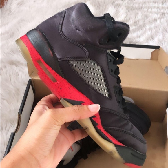 Jordan 5 youth size 5 - Picture 2 of 2